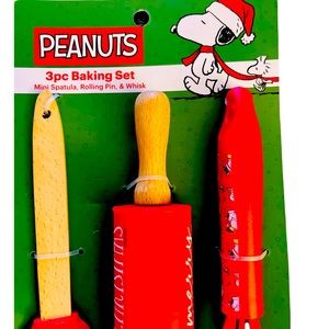 NWT Peanuts snoopy three piece Christmas baking set